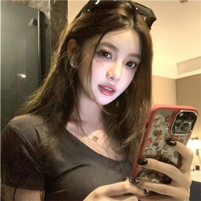 深深腥红